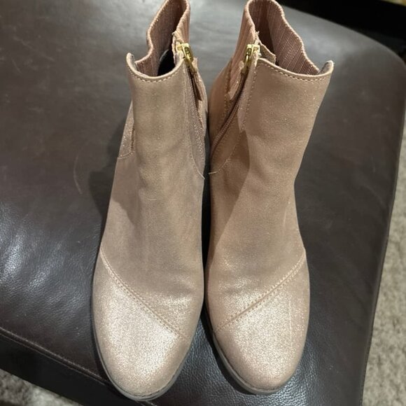 Shoes - Womens Sadie pink/rose gold metallic leather Zipper Wedge Ankle Boots - 8.5